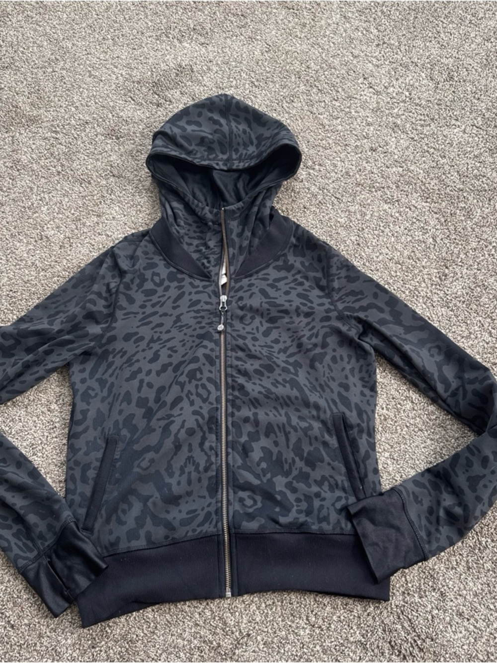 Lululemon Women's Size 8 Black GrayLeopard Print Zip-Up Hoodie Jacket EUC
